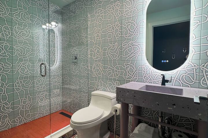 Room 10 of 11