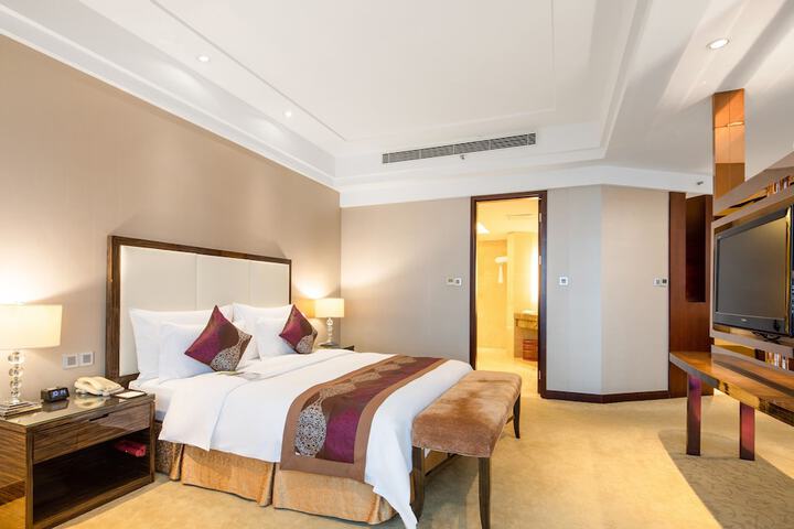 Room 26 of 74