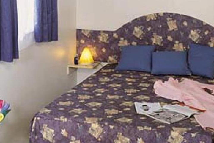 Room 3 of 27