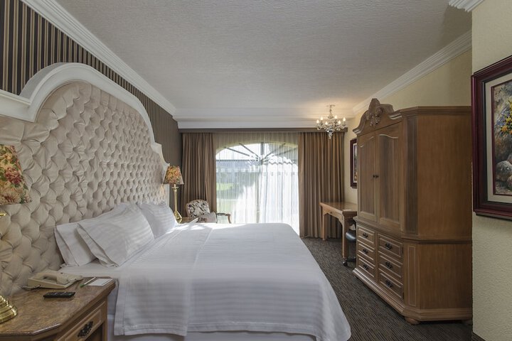 Room 5 of 163