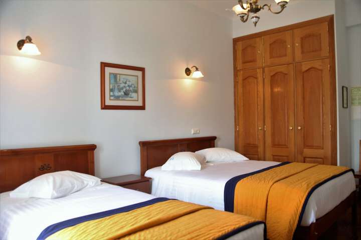 Room 6 of 70