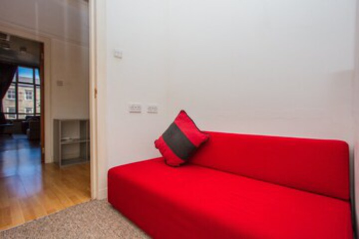 Room 8 of 30