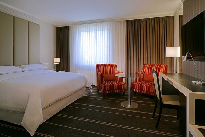 Room 53 of 63