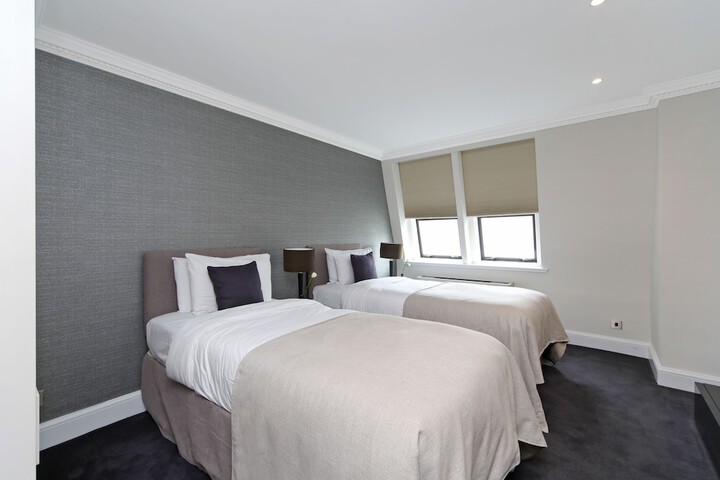 Room 27 of 181