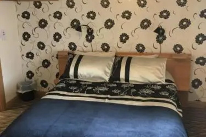 Room 6 of 6