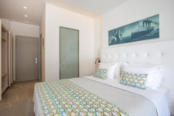 Room 14 of 38