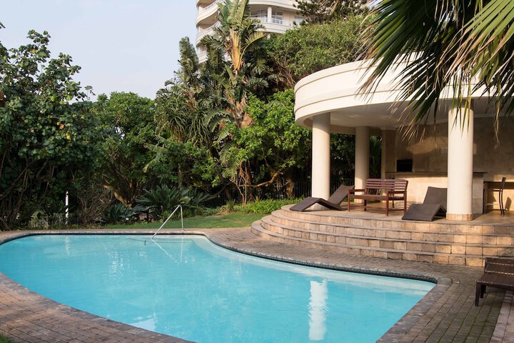 Pool Hotel