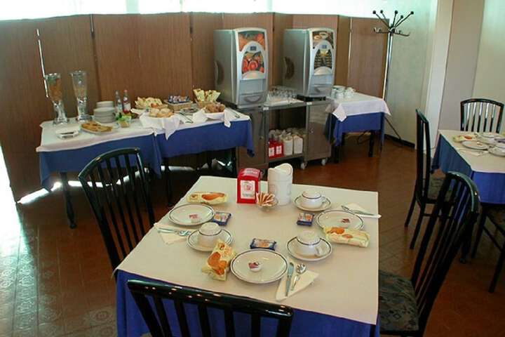 Breakfast/Coffee Service 15 of 25