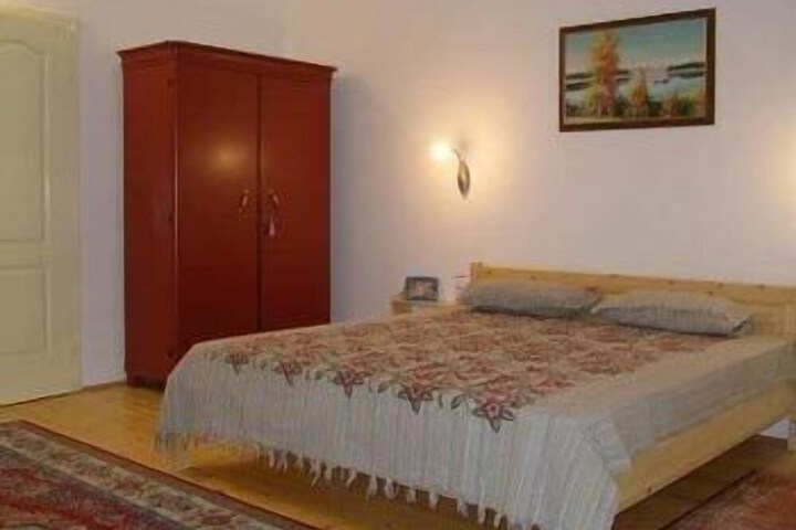 Room 2 of 37