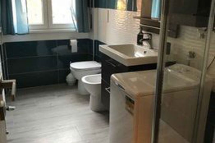 Room 7 of 18