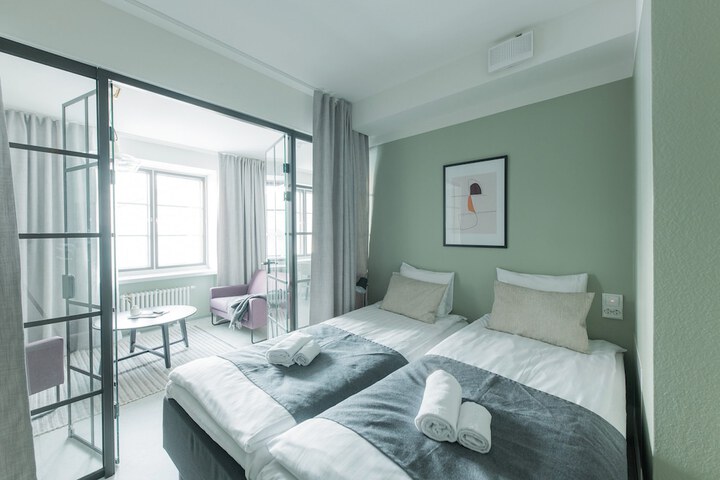 Room 35 of 77