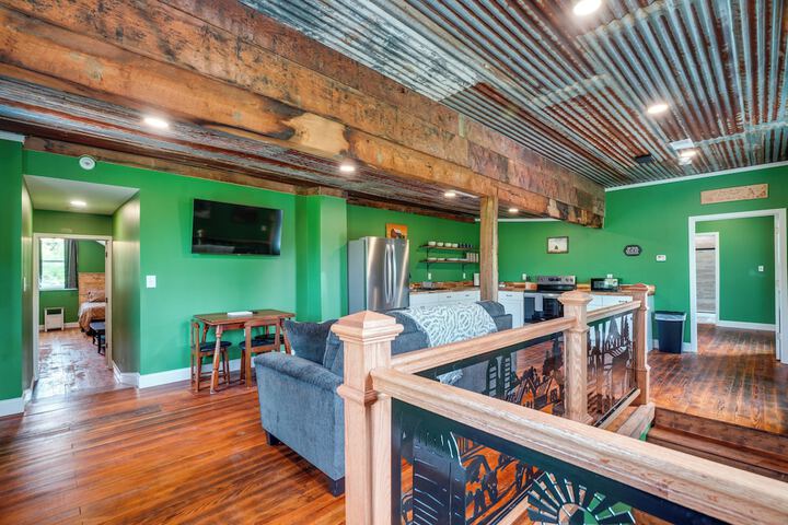 Near Wineries: Country Condo in New Haven