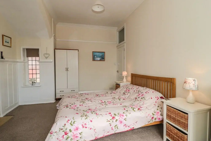 Room 5 of 17