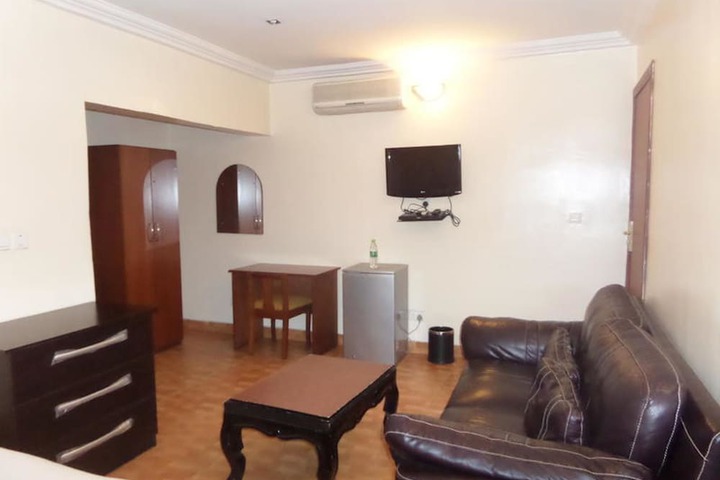 Room 13 of 29