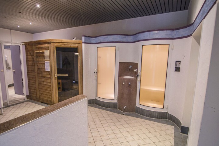 Spa 9 of 18