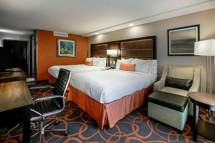 2 Queen Beds (1 of 4)