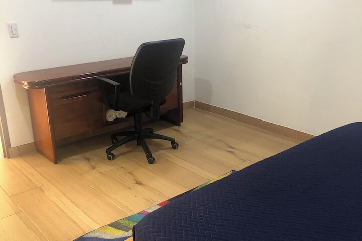 Room 10 of 27