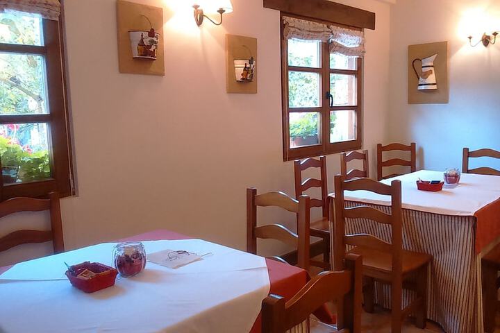 Dining 5 of 13