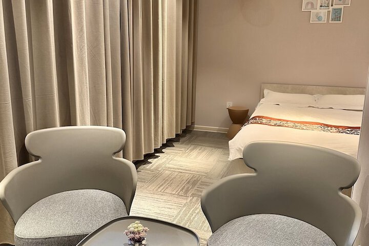 Room 13 of 68