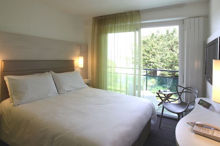 Room 4 of 79