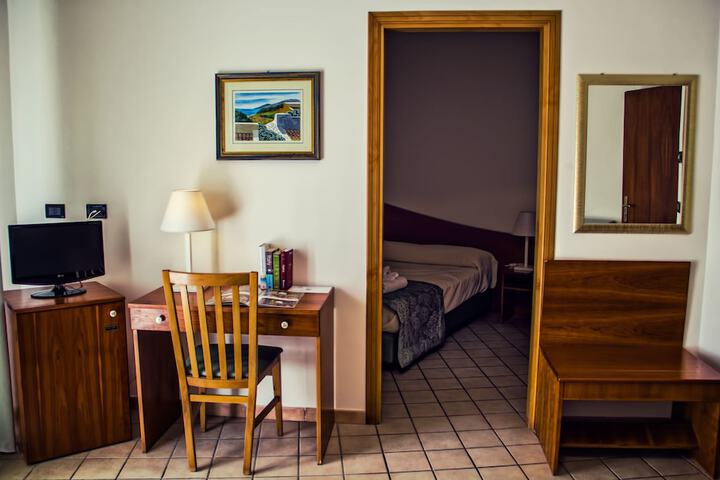 Room 6 of 35