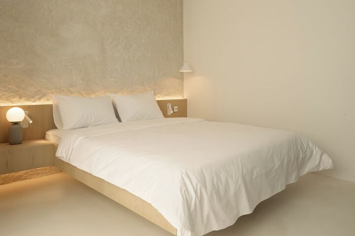 Room 9 of 38