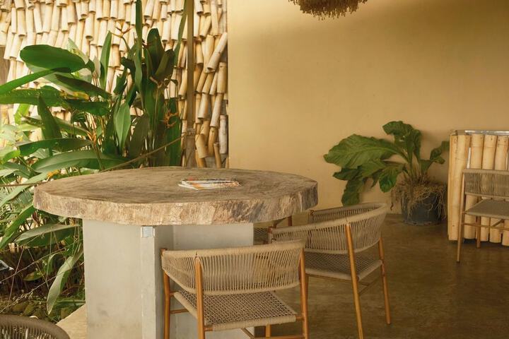 Concierge desk