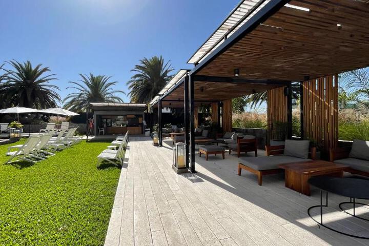 Hotel Entry