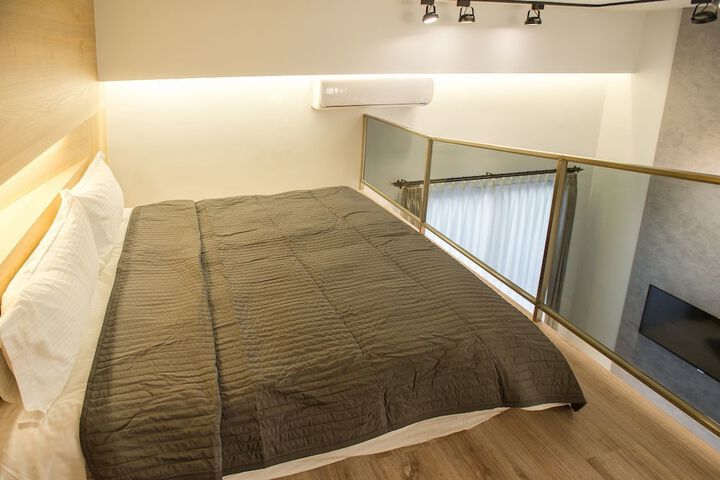 Room 6 of 100