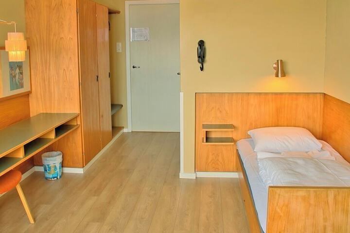 Room 4 of 27