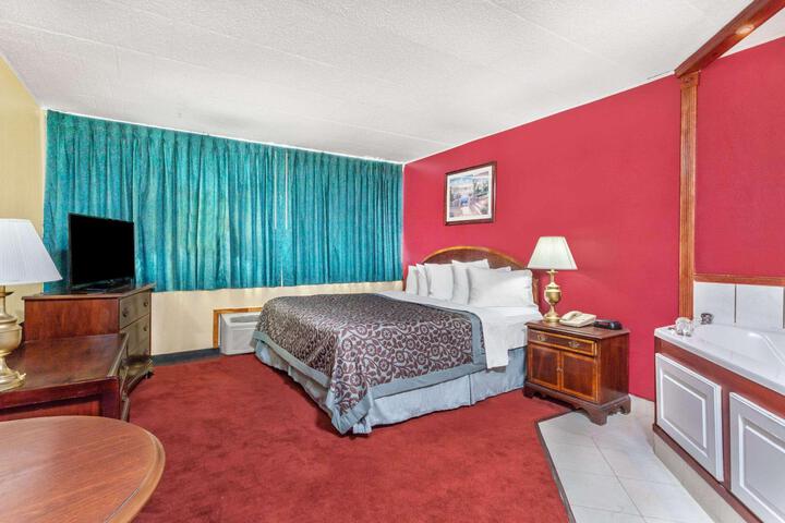 1 King Bed (8 of 10)