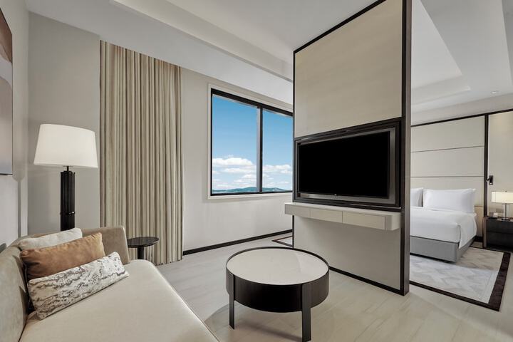 Room 6 of 38