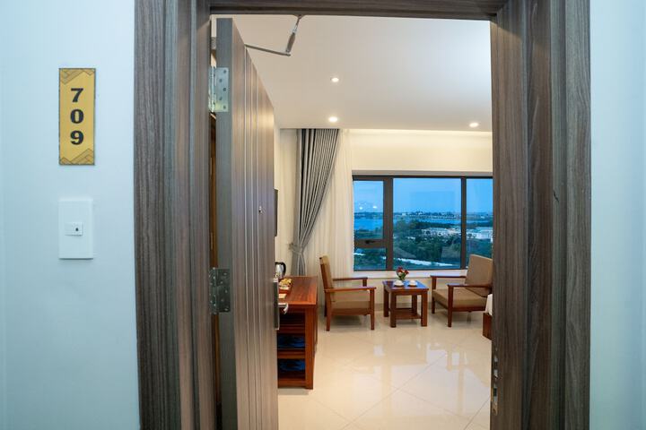 Room 4 of 80
