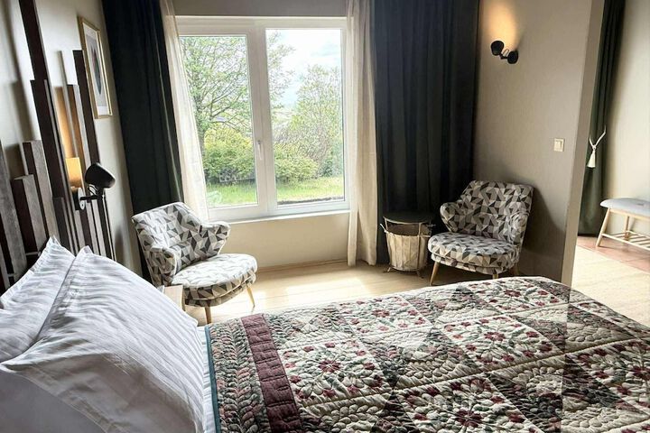 Room 3 of 39