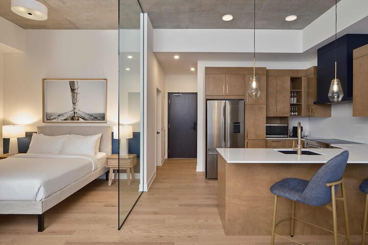 209 2nd Floor Studio Murphy Queen Bed with Balcony (46 of 95)