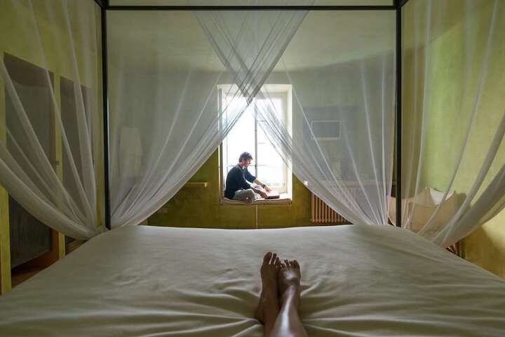 Room 11 of 76