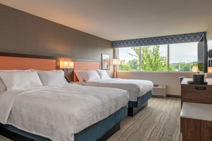 2 Queen Beds (8 of 11)