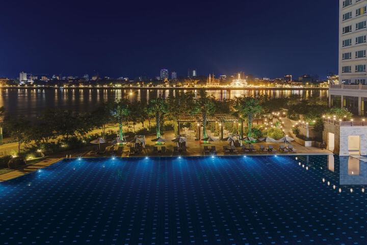 Pool Hotel