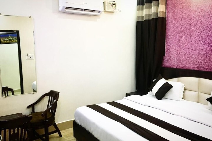 Room 9 of 12