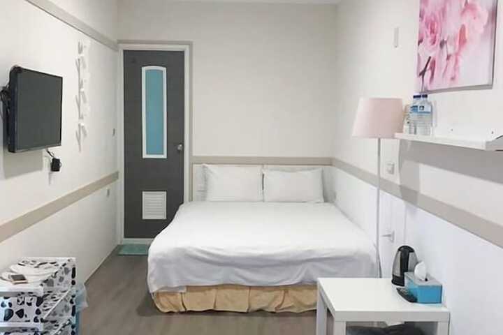 Room 7 of 24