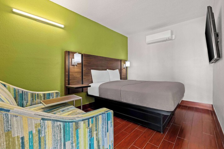 1 King Bed Suite (41 of 44)