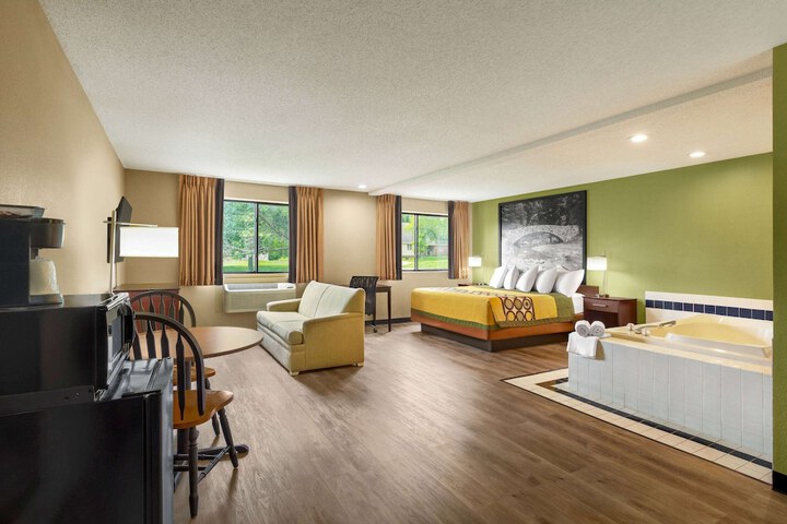 1 King Bed (5 of 7)