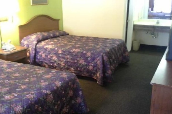 2 Double Beds (10 of 14)