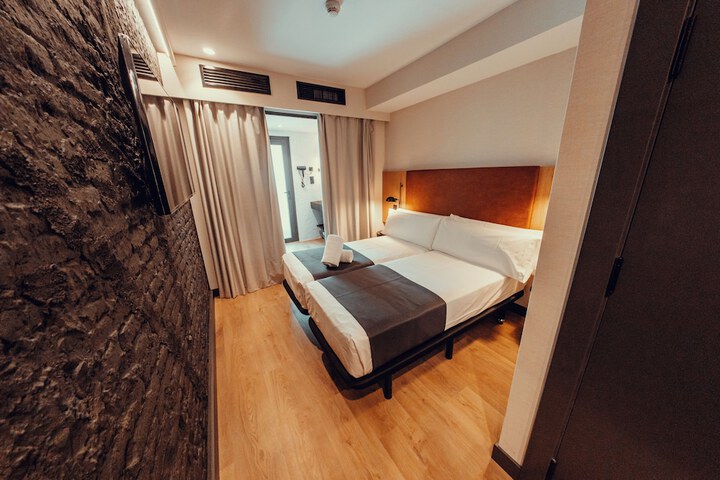 Room 55 of 110