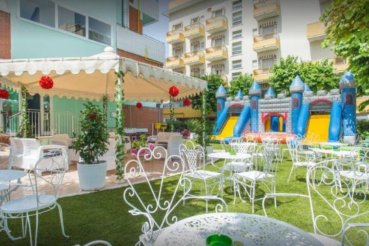 Hotel Exterior 45 of 48