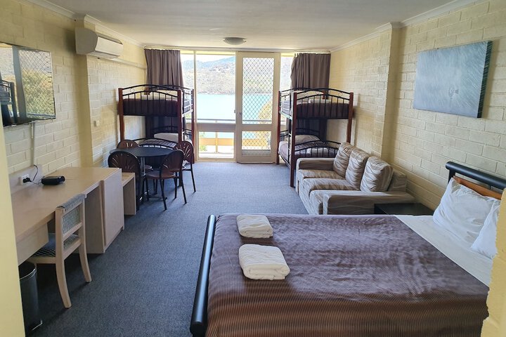 Room 4 of 63