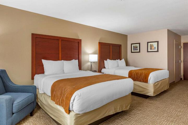 Standard 2 Queen Beds Accessible (2 of 10)
