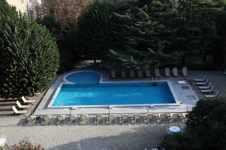 Hotel with Pool