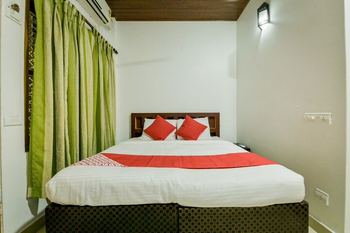 Room 11 of 27