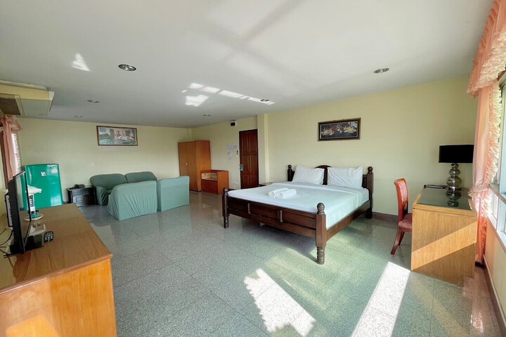 Room 18 of 108